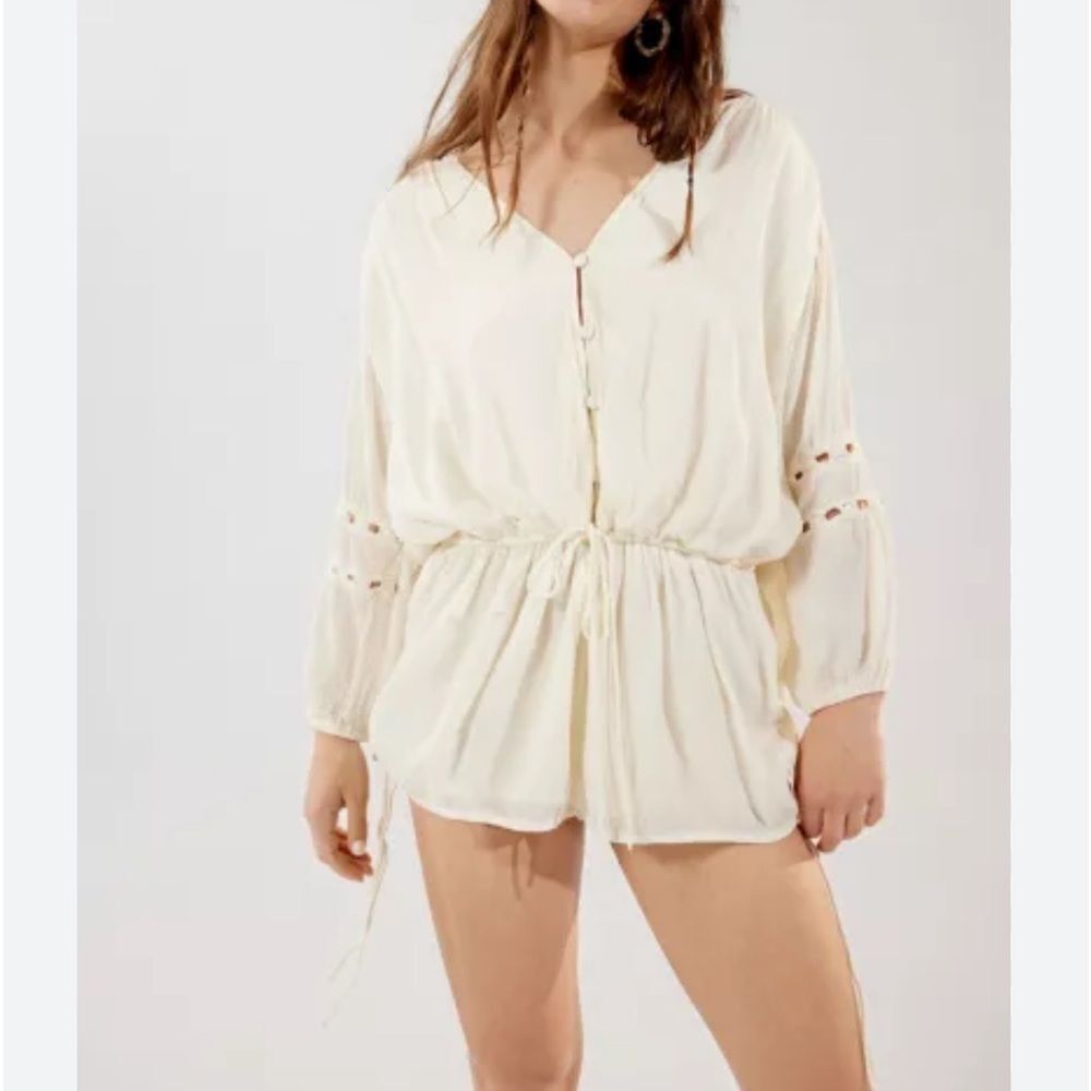 Urban Outfitters Junie Long Sleeve Ivory Romper. Size Medium.